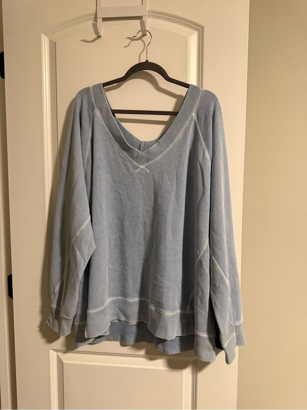 Aerie Downtown V-Neck Sweatshirt size XL NWT